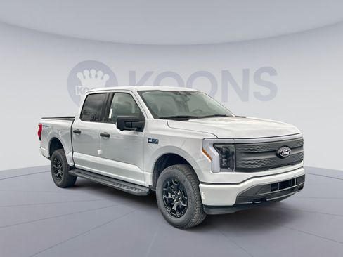 New 2025 Ford F150 Lightning XLT image 10