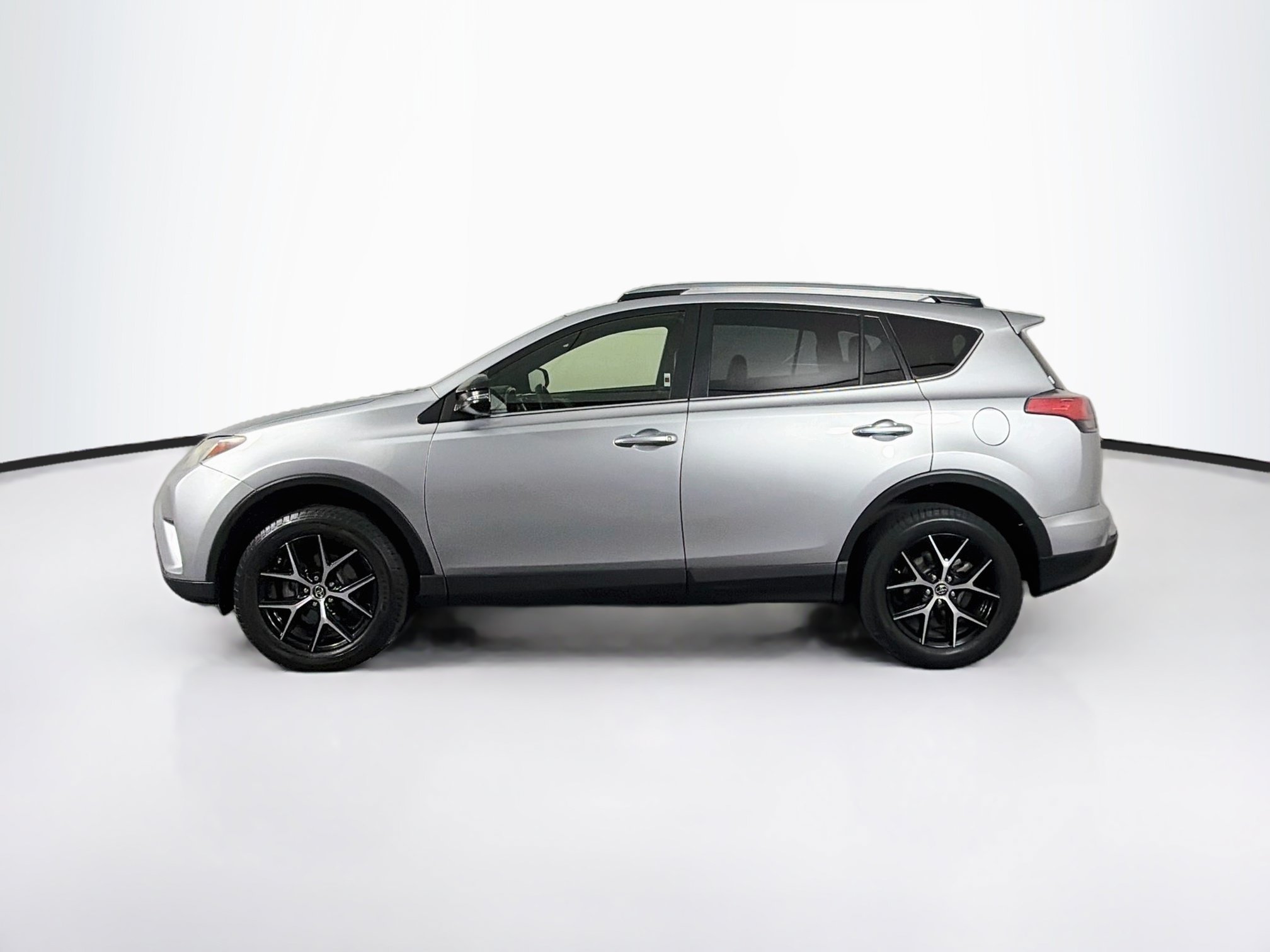 Used 2018 Toyota RAV4 SE w/ Power Extra Value Package AWD/4WD image 4