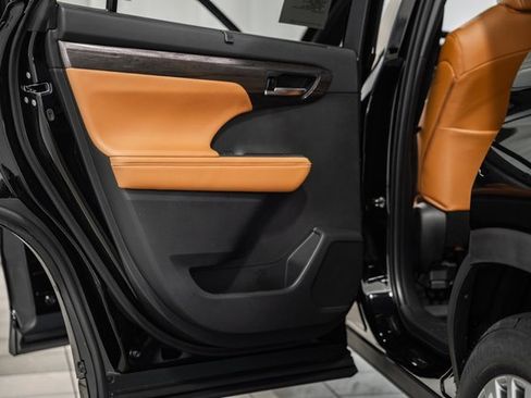 New 2026 Toyota Highlander Platinum image 39