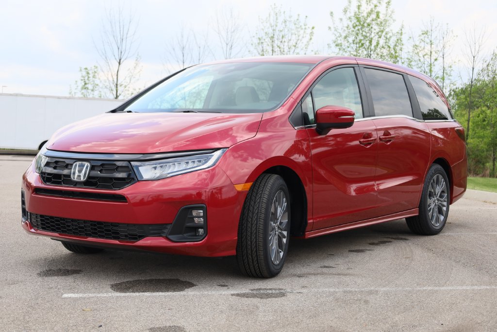 New 2027 Honda Odyssey Touring image 3