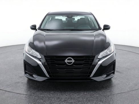 Used 2025 Nissan Altima 2.5 SV FWD image 2