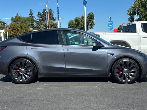 Used 2022 Tesla Model Y Performance AWD/4WD image 8