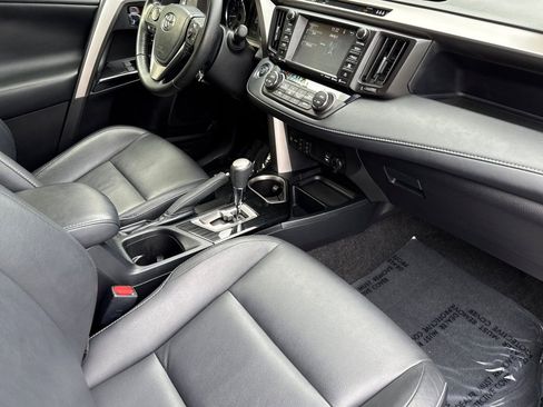 Used 2018 Toyota RAV4 Limited image 16