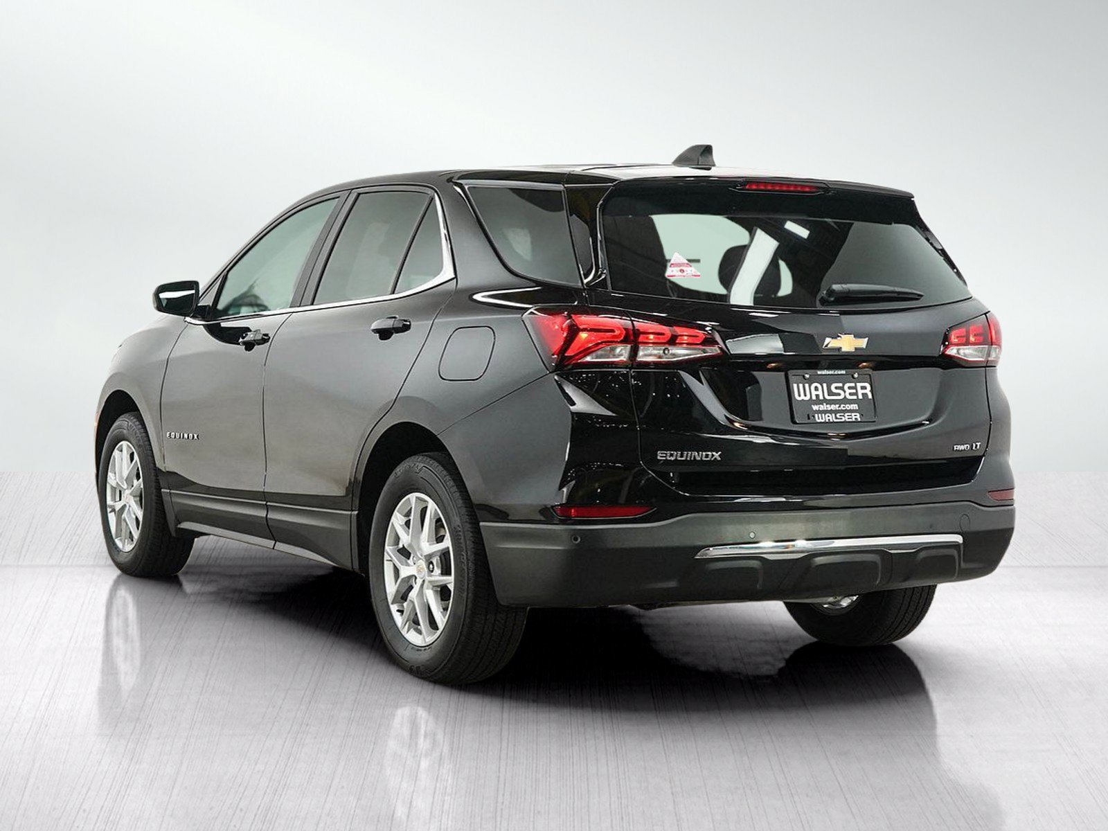 Used 2024 Chevrolet Equinox LT AWD/4WD image 3