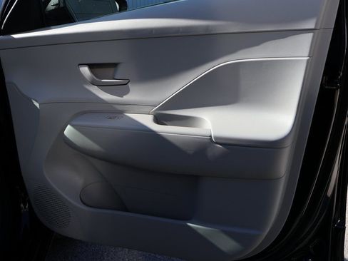 Used 2025 Hyundai Kona SEL image 8