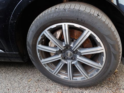 Used 2017 Audi Q7 3.0T Premium image 13