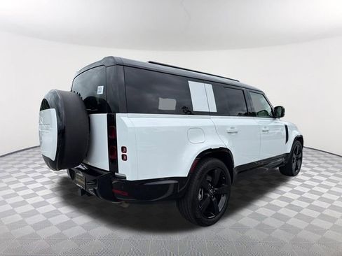 Used 2025 Land Rover Defender 130 X-Dynamic SE AWD/4WD image 5