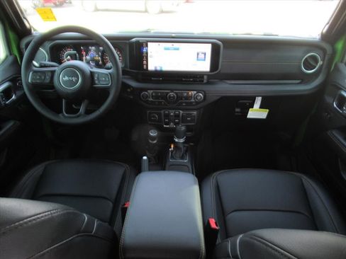 Used 2025 Jeep Gladiator Sport image 15