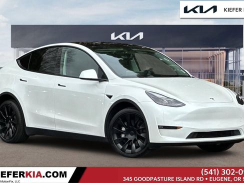 Used 2023 Tesla Model Y Long Range AWD/4WD image 1