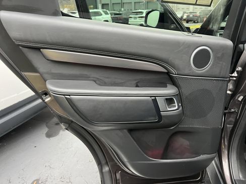 Certified 2024 Land Rover Discovery Metropolitan Edition image 32