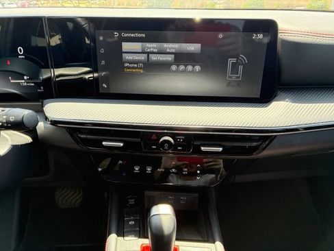 Certified 2025 Nissan Kicks SR FWD image 15