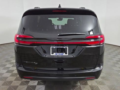 New 2026 Chrysler Pacifica Select image 6