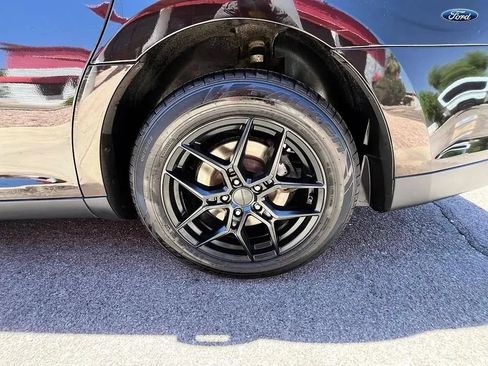 Used 2013 Ford Taurus Limited FWD image 19
