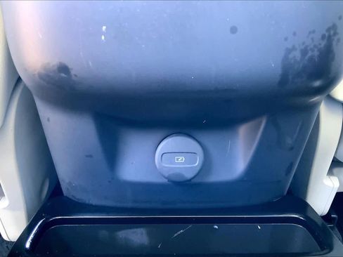 Used 2022 Volvo XC90 T6 Momentum w/ Advanced Package image 34