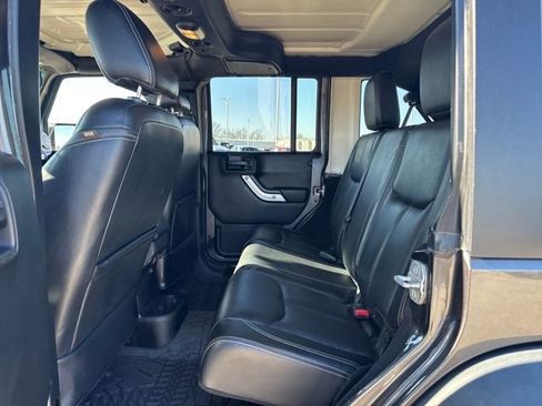 Used 2016 Jeep Wrangler Unlimited Rubicon image 12