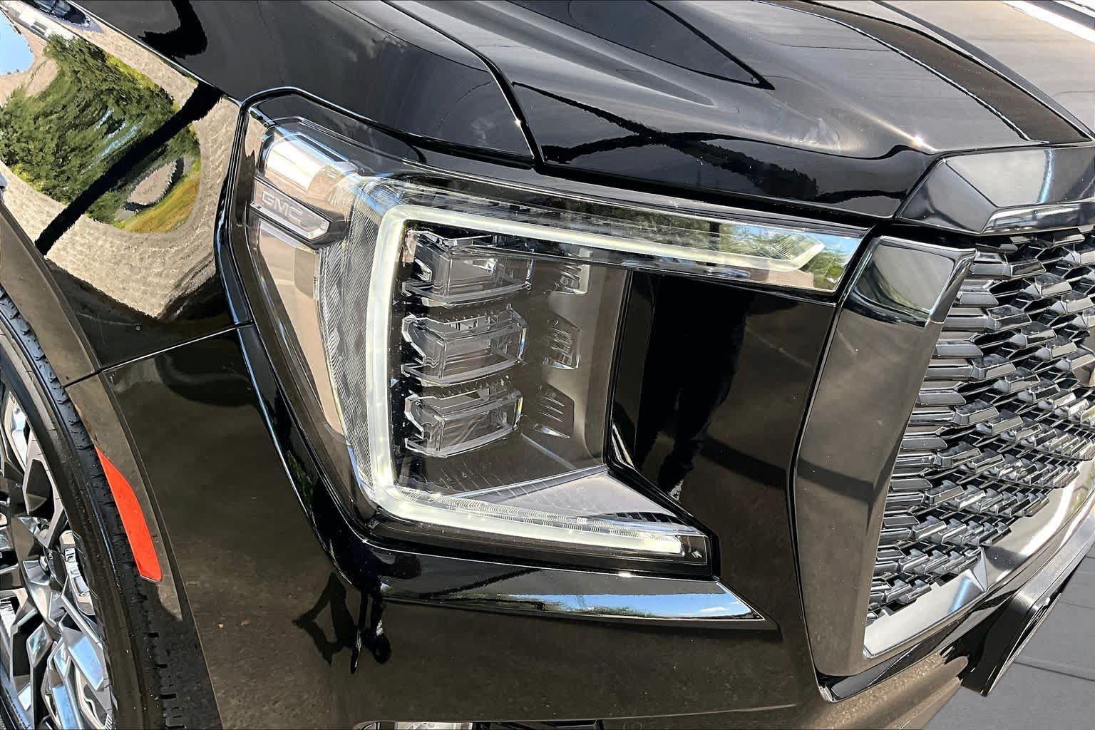 Used 2024 GMC Yukon XL Denali Ultimate AWD/4WD image 28