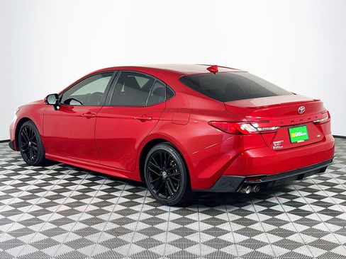 Used 2025 Toyota Camry SE image 6