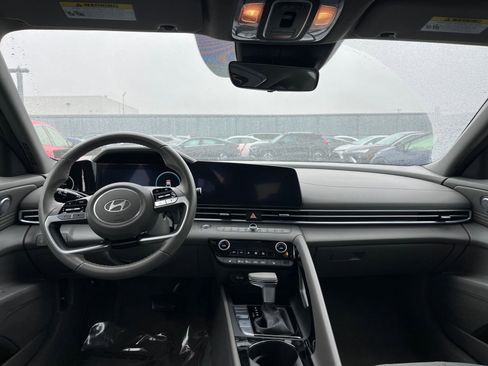 Used 2025 Hyundai Elantra SEL image 34