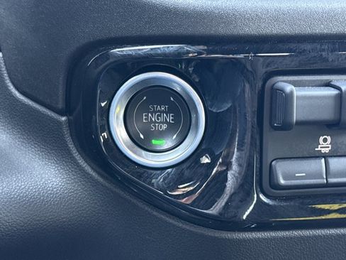 Used 2025 Chevrolet Silverado 2500 ZR2 w/ Technology Package image 29