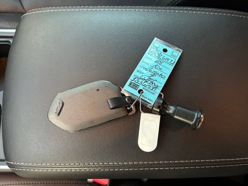 Used 2025 Kia Sorento S FWD image 32