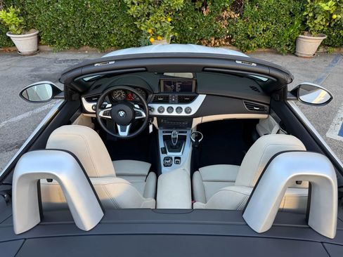 Used 2011 BMW Z4 sDrive35i image 21