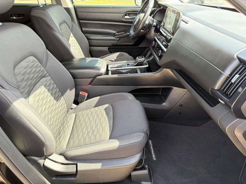 Used 2022 Nissan Pathfinder SV w/ SV Black Package FWD image 15