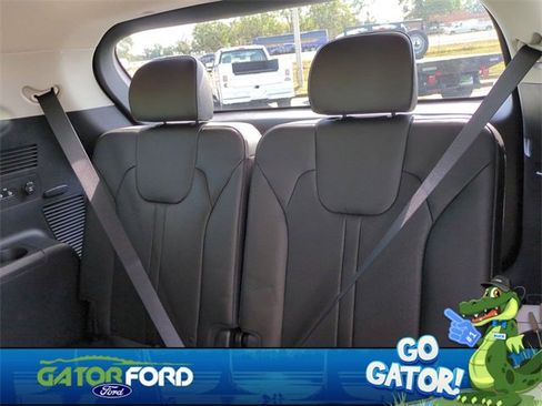 Used 2023 Kia Sorento S image 14