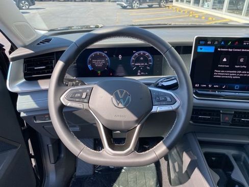 New 2025 Volkswagen Tiguan SE AWD/4WD image 28