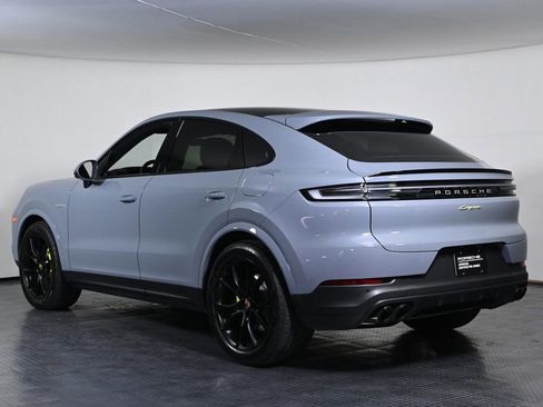 Used 2026 Porsche Cayenne E-Hybrid Coupe image 3