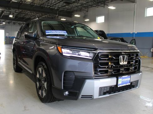 New 2026 Honda Pilot Touring image 4