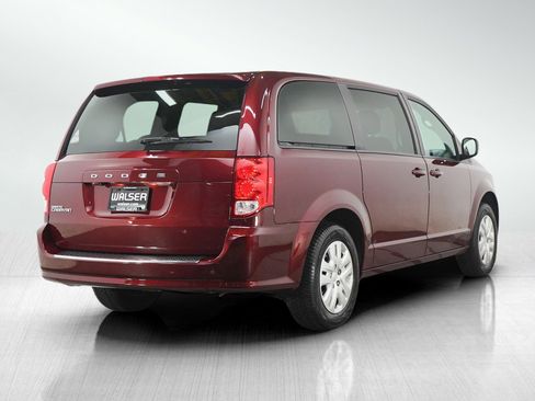 Used 2018 Dodge Grand Caravan SE FWD image 5