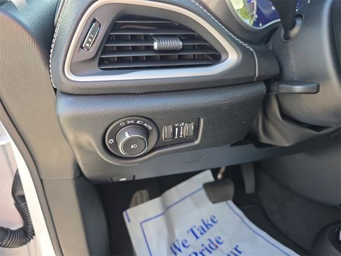 New 2026 Chrysler Pacifica Select image 21