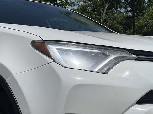 Used 2017 Toyota RAV4 LE AWD/4WD image 22