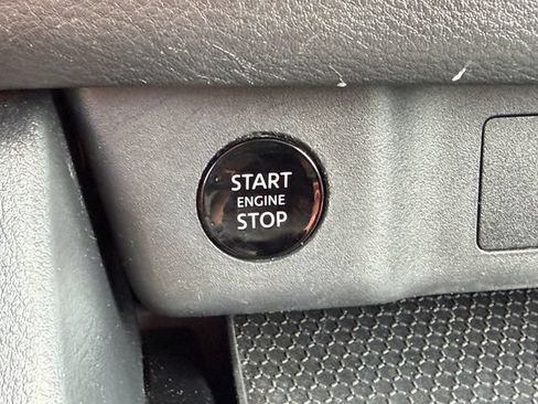 Used 2024 Nissan Rogue SV AWD/4WD image 33