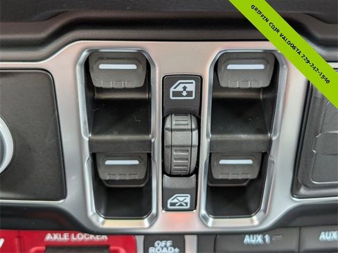 New 2025 Jeep Gladiator Willys image 25