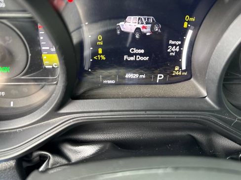 Used 2024 Jeep Wrangler Unlimited Sahara AWD/4WD image 20