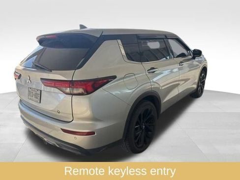 Used 2022 Mitsubishi Outlander SE image 4