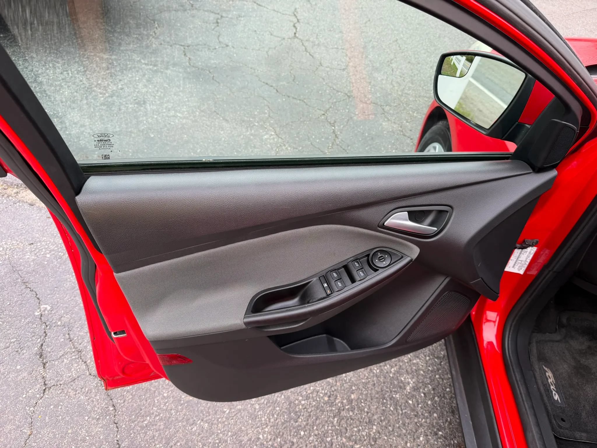 Used 2012 Ford Focus SE FWD image 29