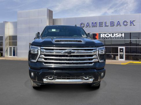 Used 2026 Chevrolet Silverado 2500 High Country w/ High Country Premium Package AWD/4WD image 3