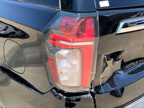 Used 2023 Chevrolet Suburban LS RWD image 24