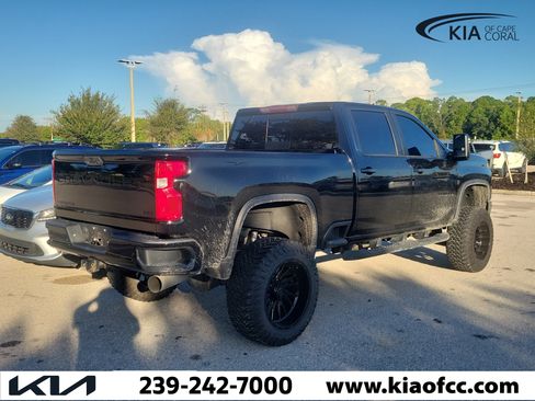 Used 2022 Chevrolet Silverado 2500 LTZ w/ LTZ Plus Package AWD/4WD image 6