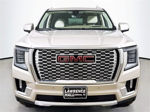 Used 2021 GMC Yukon Denali w/ Denali Premium Package image 2