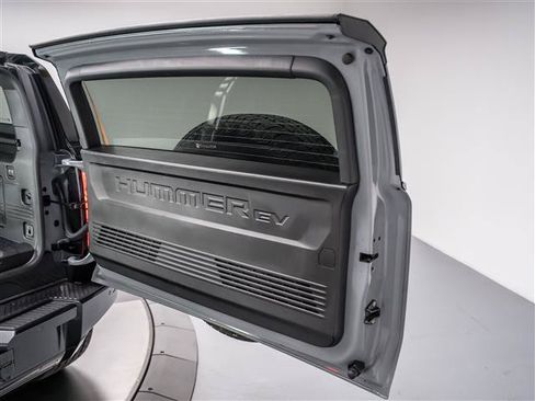 Used 2025 GMC Hummer EV 3X AWD/4WD image 39