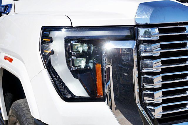Used 2024 GMC Sierra 2500 Denali w/ Technology Package AWD/4WD image 12
