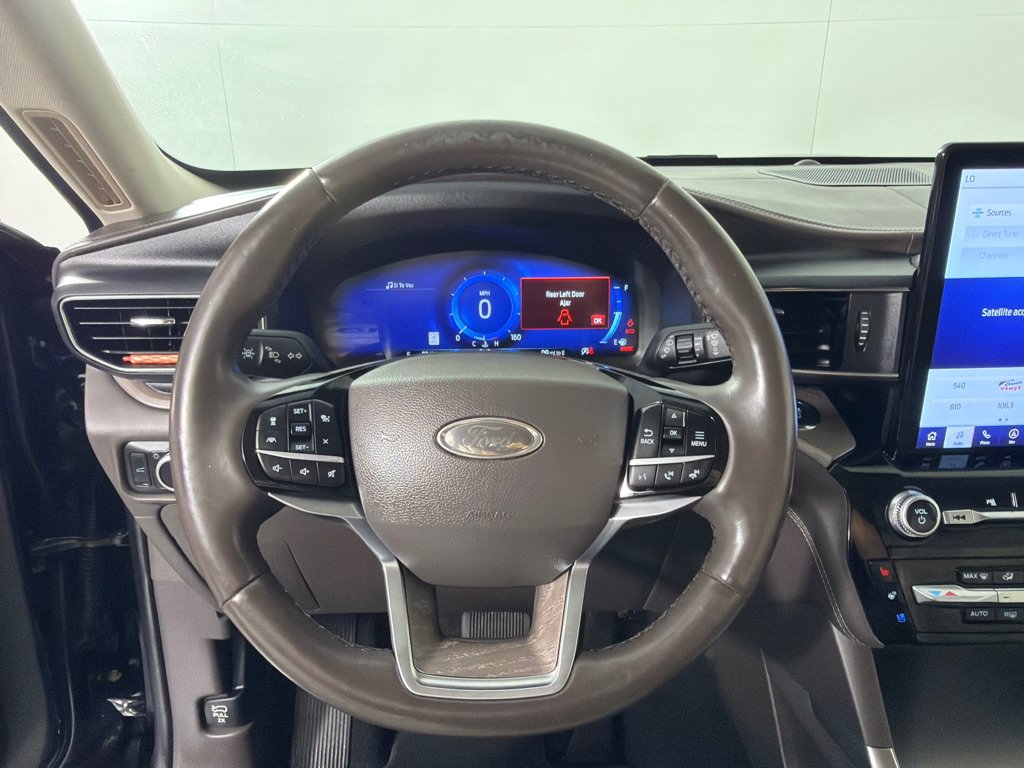 Used 2022 Ford Explorer Platinum w/ Equipment Group 601A AWD/4WD image 14