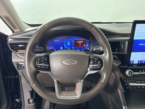 Used 2022 Ford Explorer Platinum w/ Equipment Group 601A AWD/4WD image 14