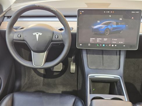 Used 2022 Tesla Model Y Long Range AWD/4WD image 23