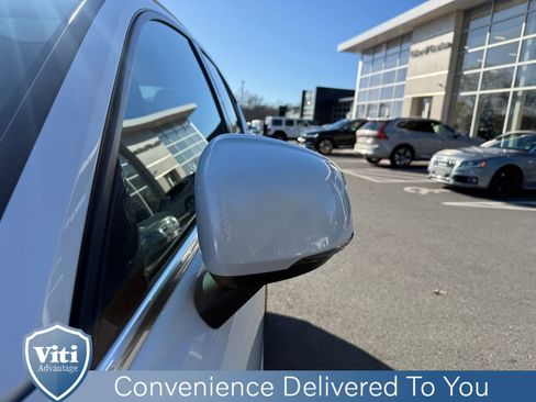 Used 2024 Volvo XC40 B5 Ultimate w/ Protection Package Premier image 11