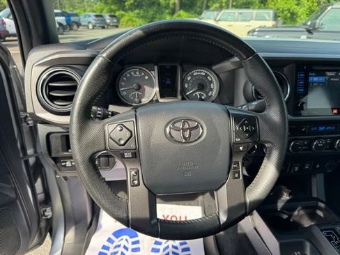 Used 2019 Toyota Tacoma TRD Off-Road AWD/4WD image 18