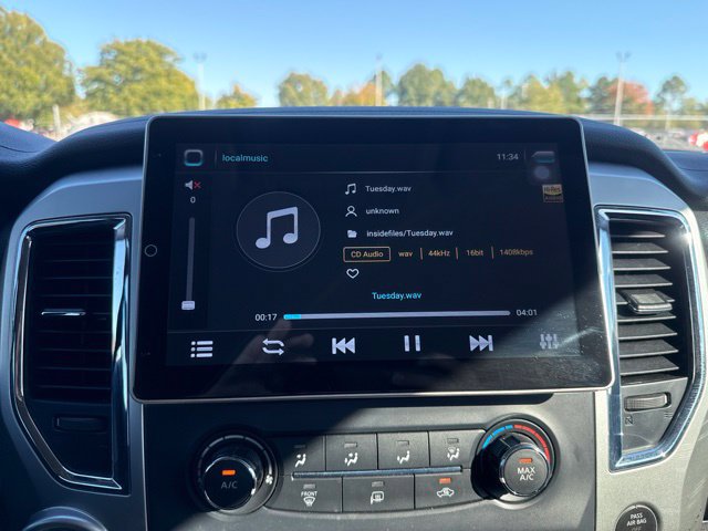 Used 2017 Nissan Titan SV AWD/4WD image 31
